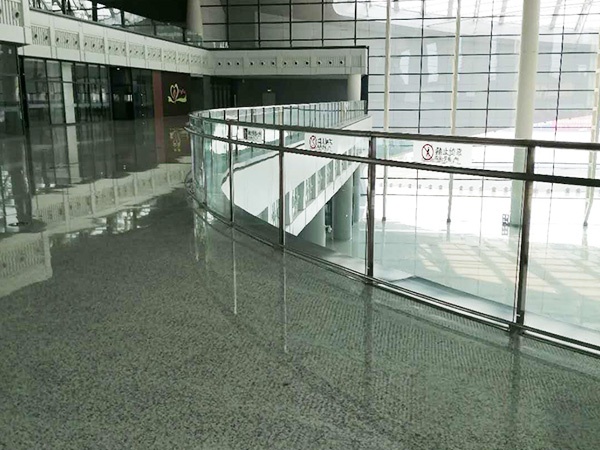 高铁西站护栏案例