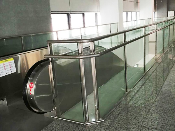 高铁西站护栏案例